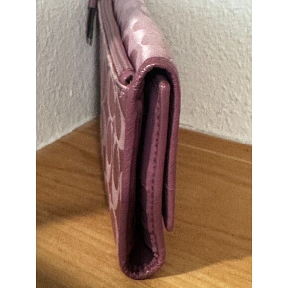 Coach Soho Pleated Lilac Jacquard Tri-fold Wallet EUC - Picture 7 of 9